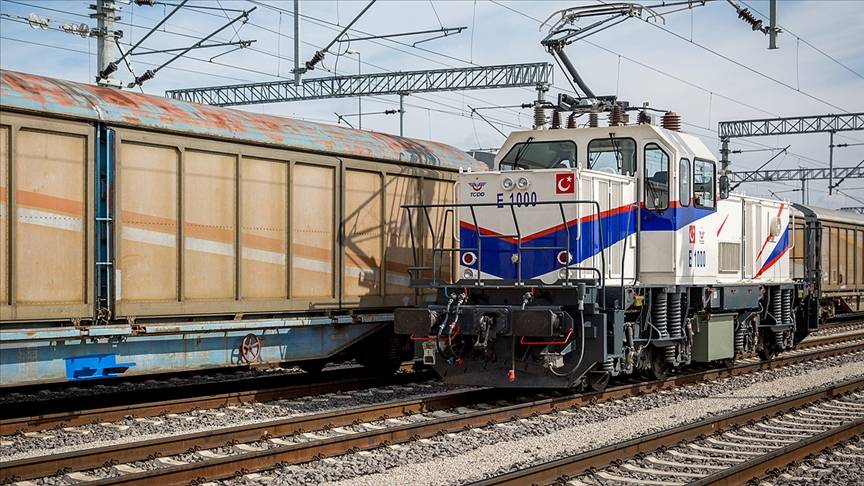 Türkiye’nin demir devri başladı! E5000 yerli lokomotif Avrupa’yı solladı! 5